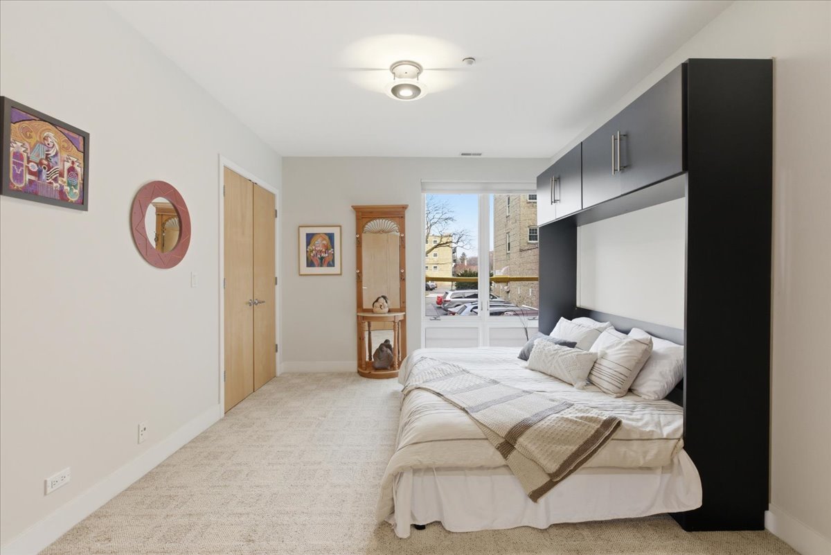 2515 Prairie Avenue Unit: 1E