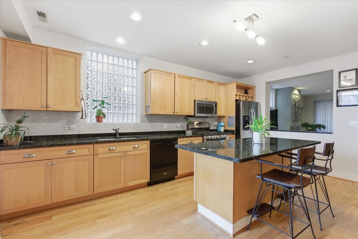 2515 Prairie Avenue Unit: 1E