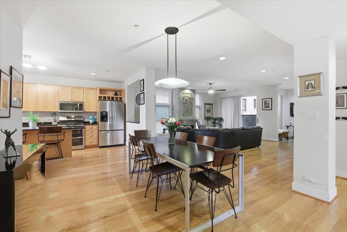 2515 Prairie Avenue Unit: 1E
