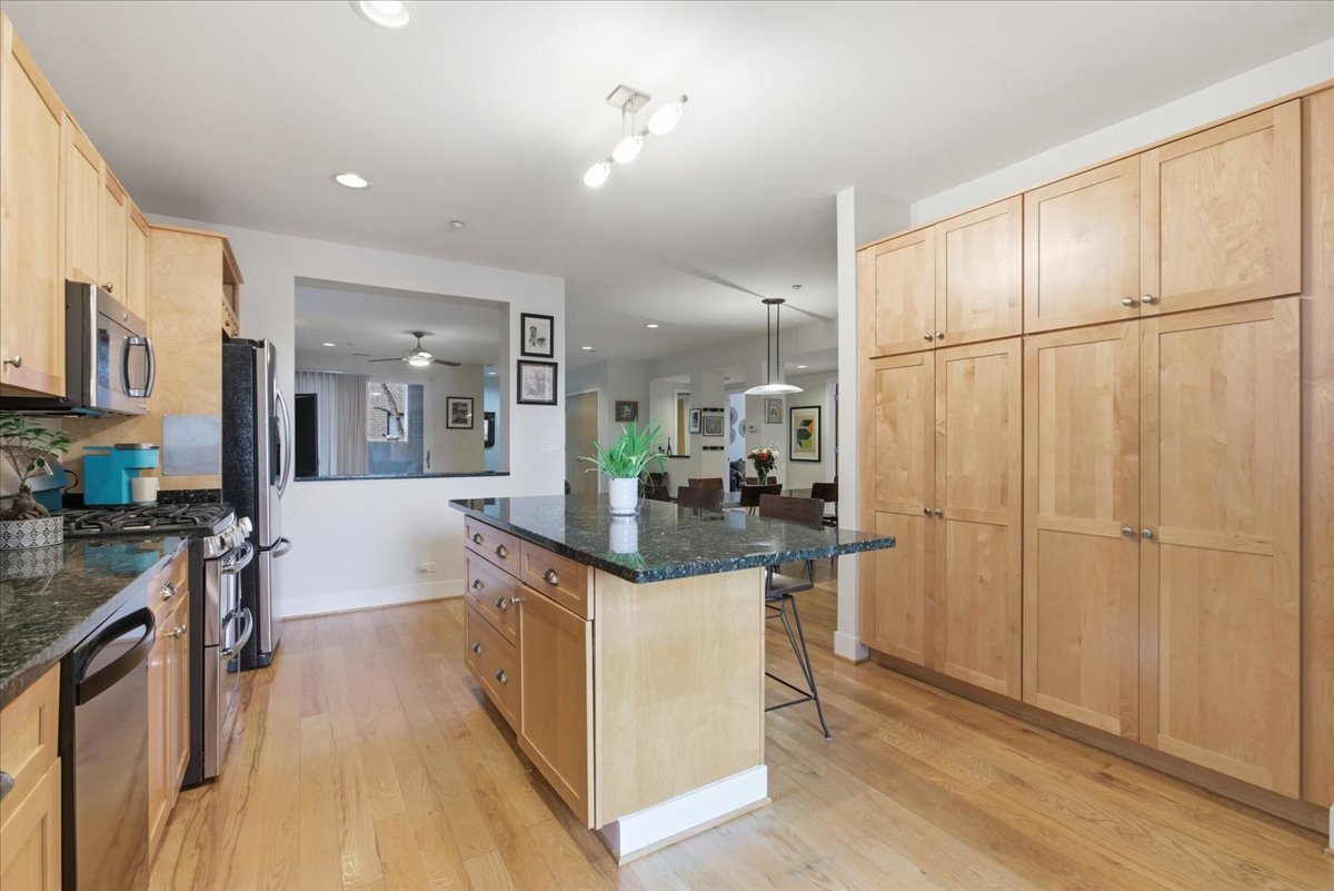 2515 Prairie Avenue Unit: 1E