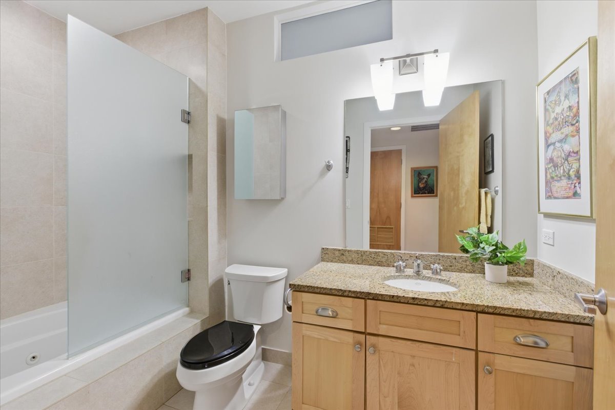 2515 Prairie Avenue Unit: 1E