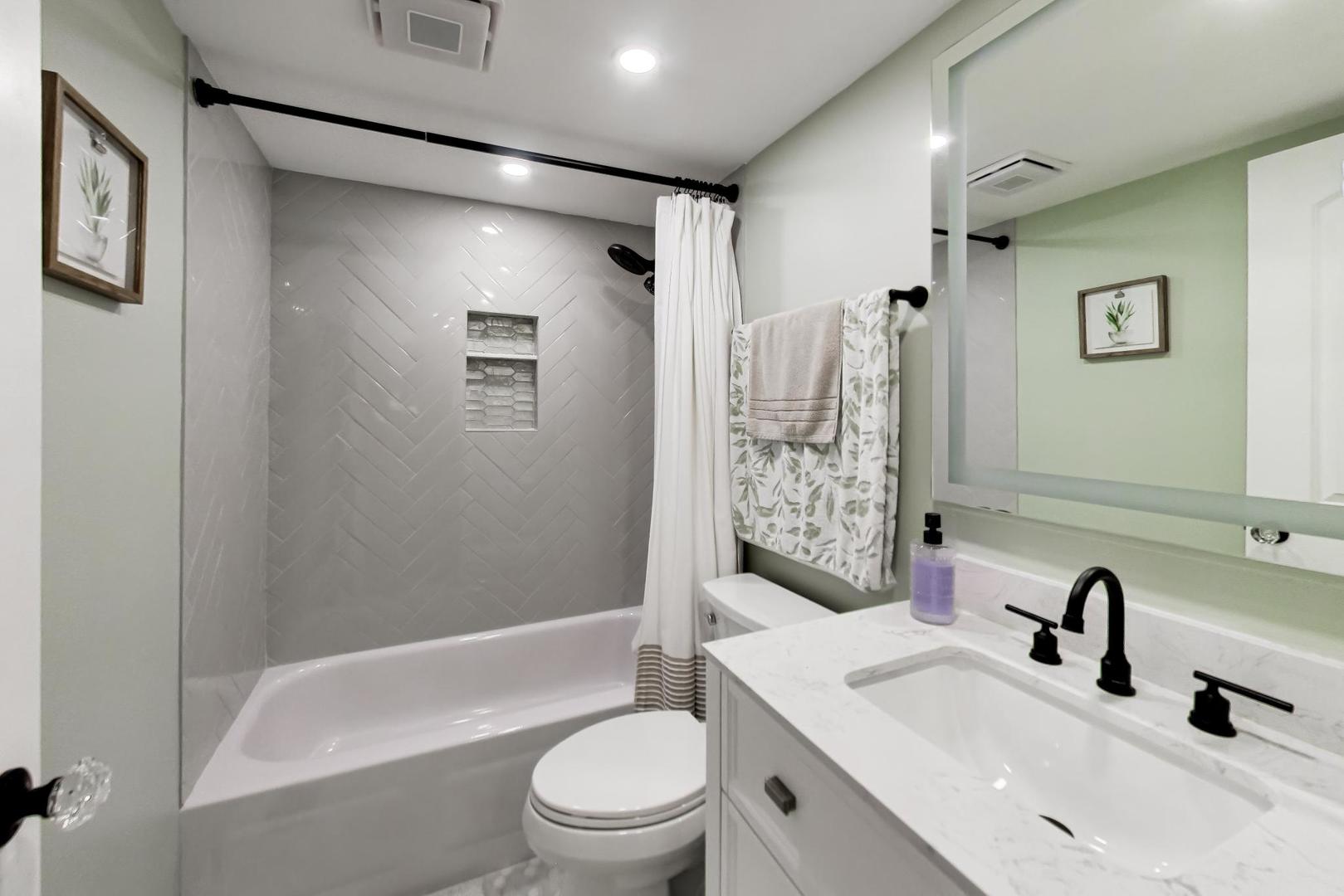 1714 Northfield Square Unit: B