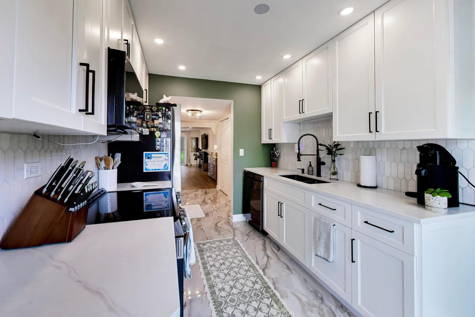 1714 Northfield Square Unit: B