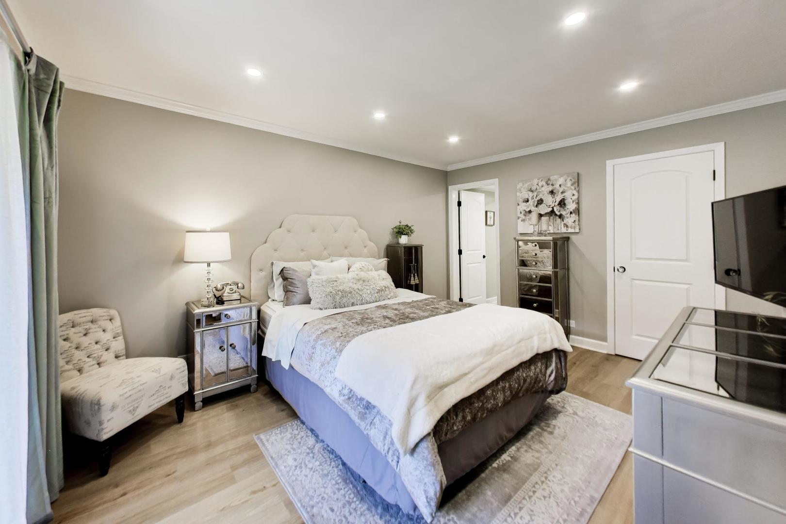 1714 Northfield Square Unit: B