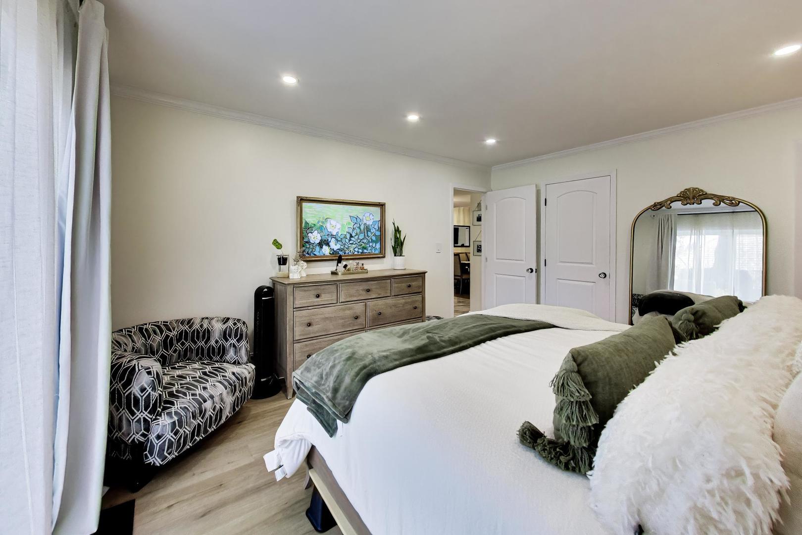 1714 Northfield Square Unit: B