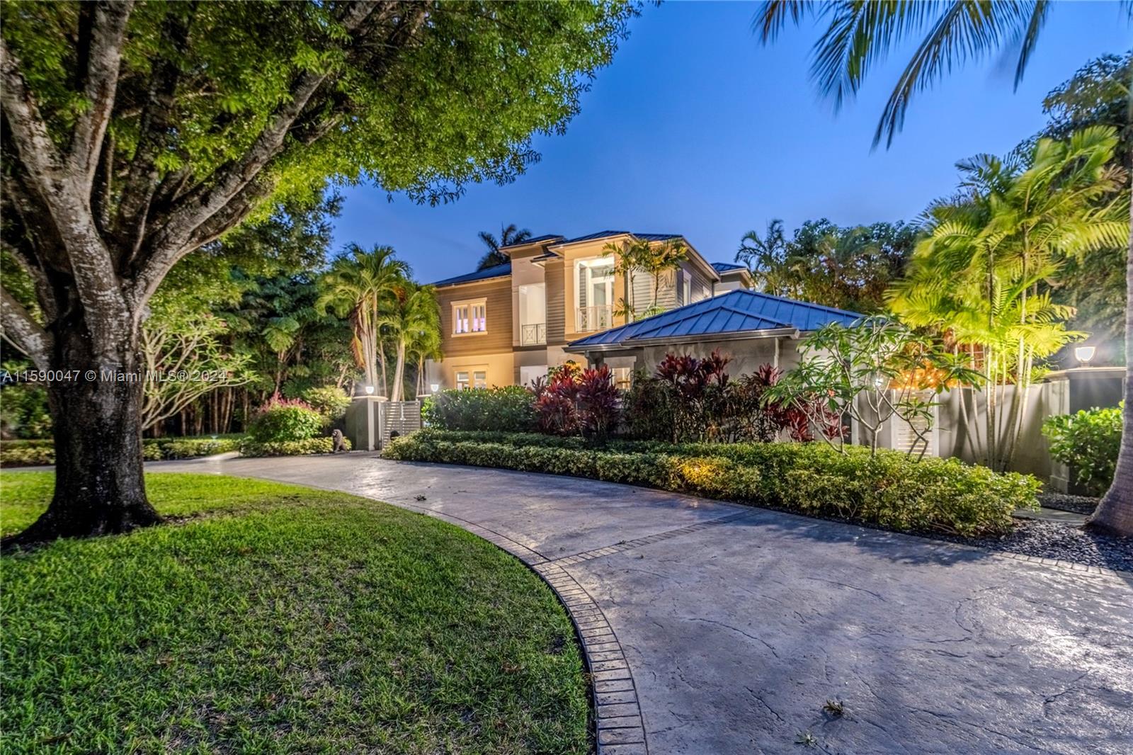 101 Holly Ln