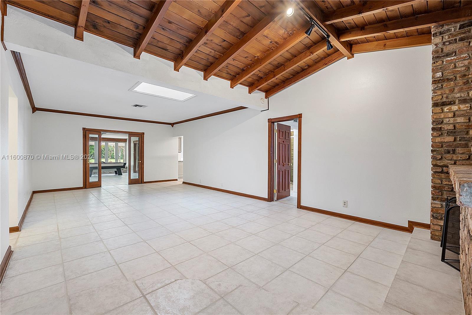 41 Holly Ln
