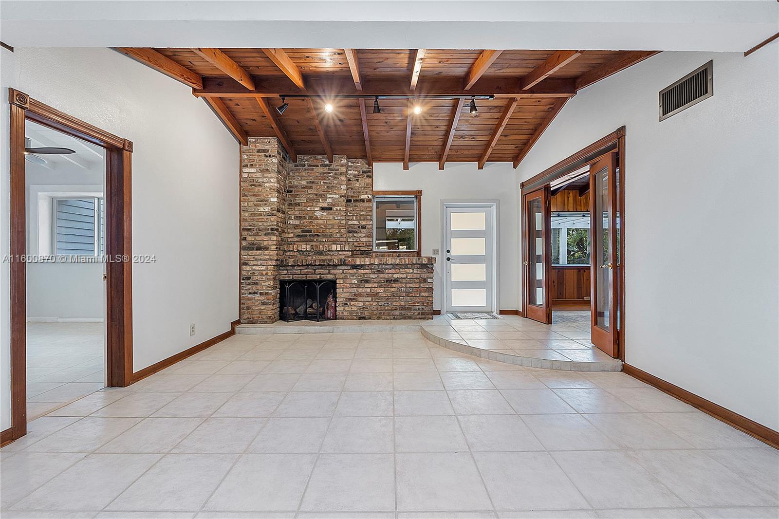 41 Holly Ln