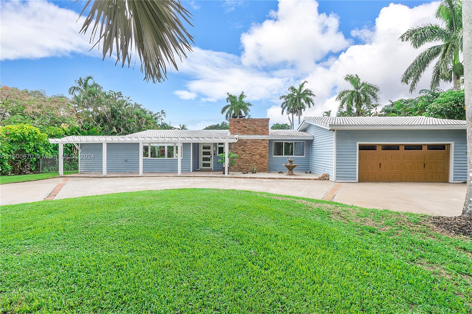 41 Holly Ln