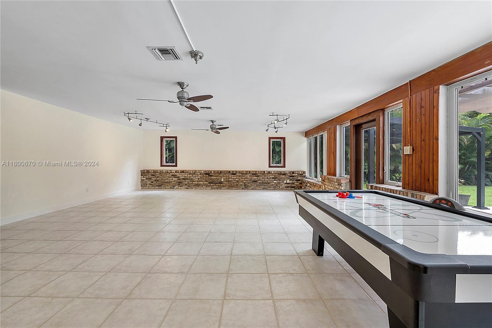 41 Holly Ln