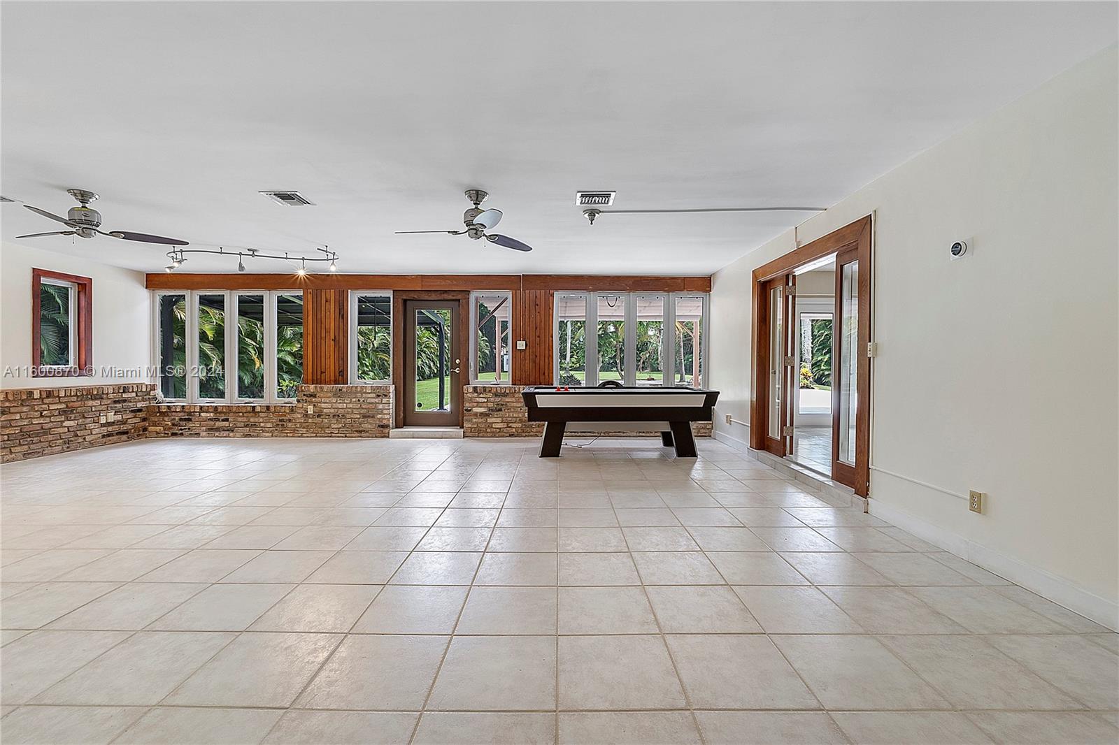 41 Holly Ln
