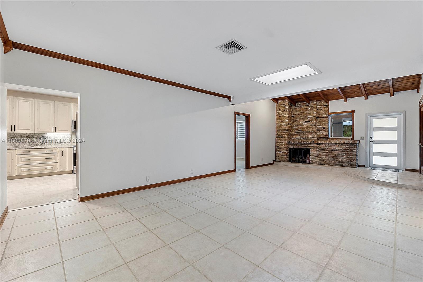 41 Holly Ln