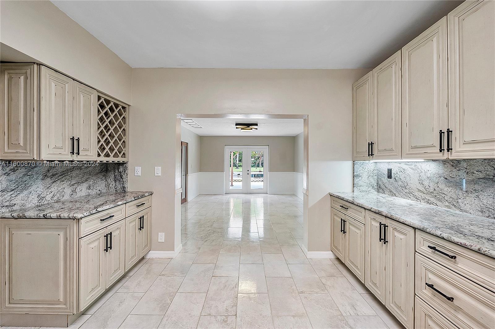 41 Holly Ln