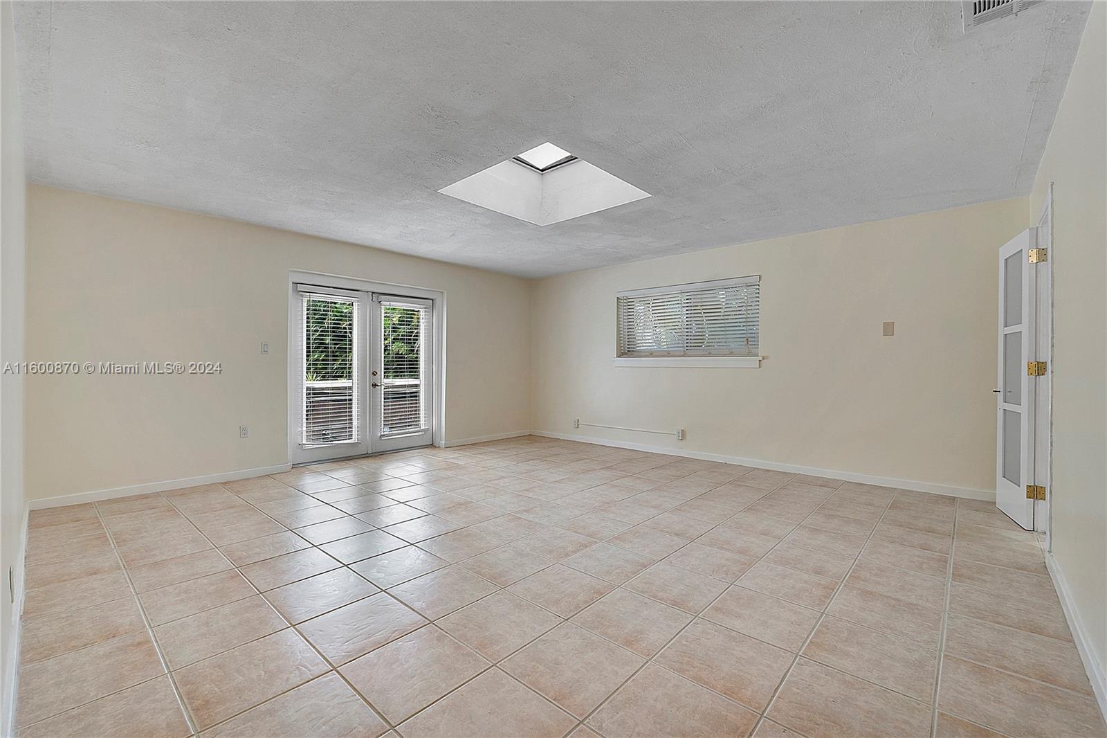 41 Holly Ln