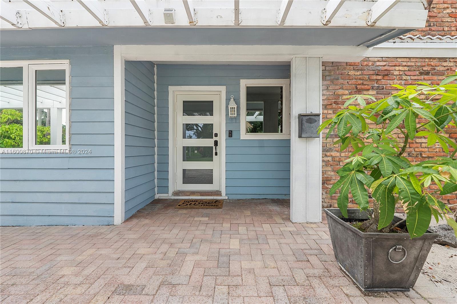 41 Holly Ln