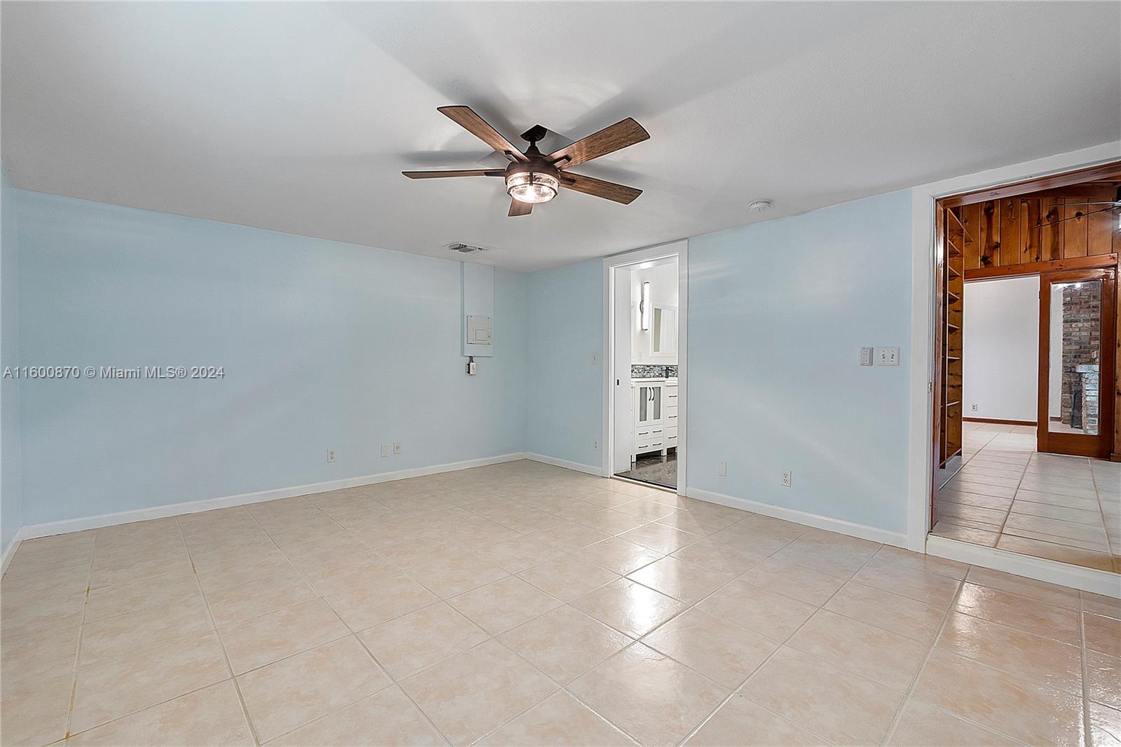 41 Holly Ln
