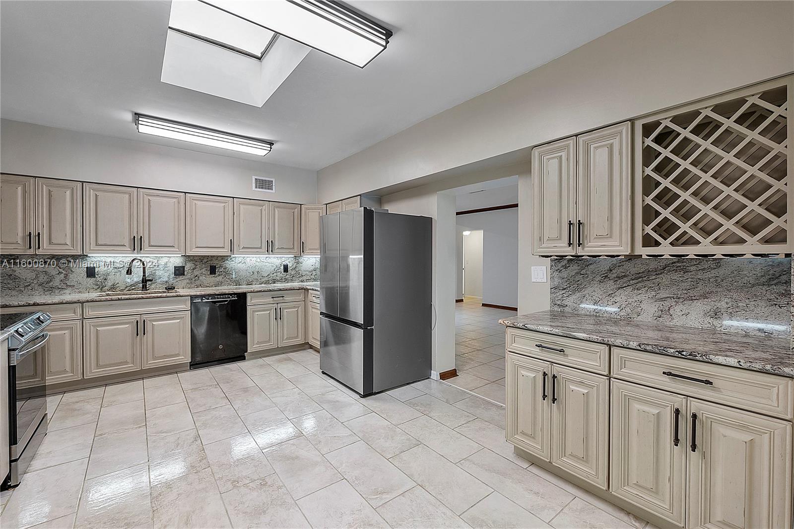 41 Holly Ln