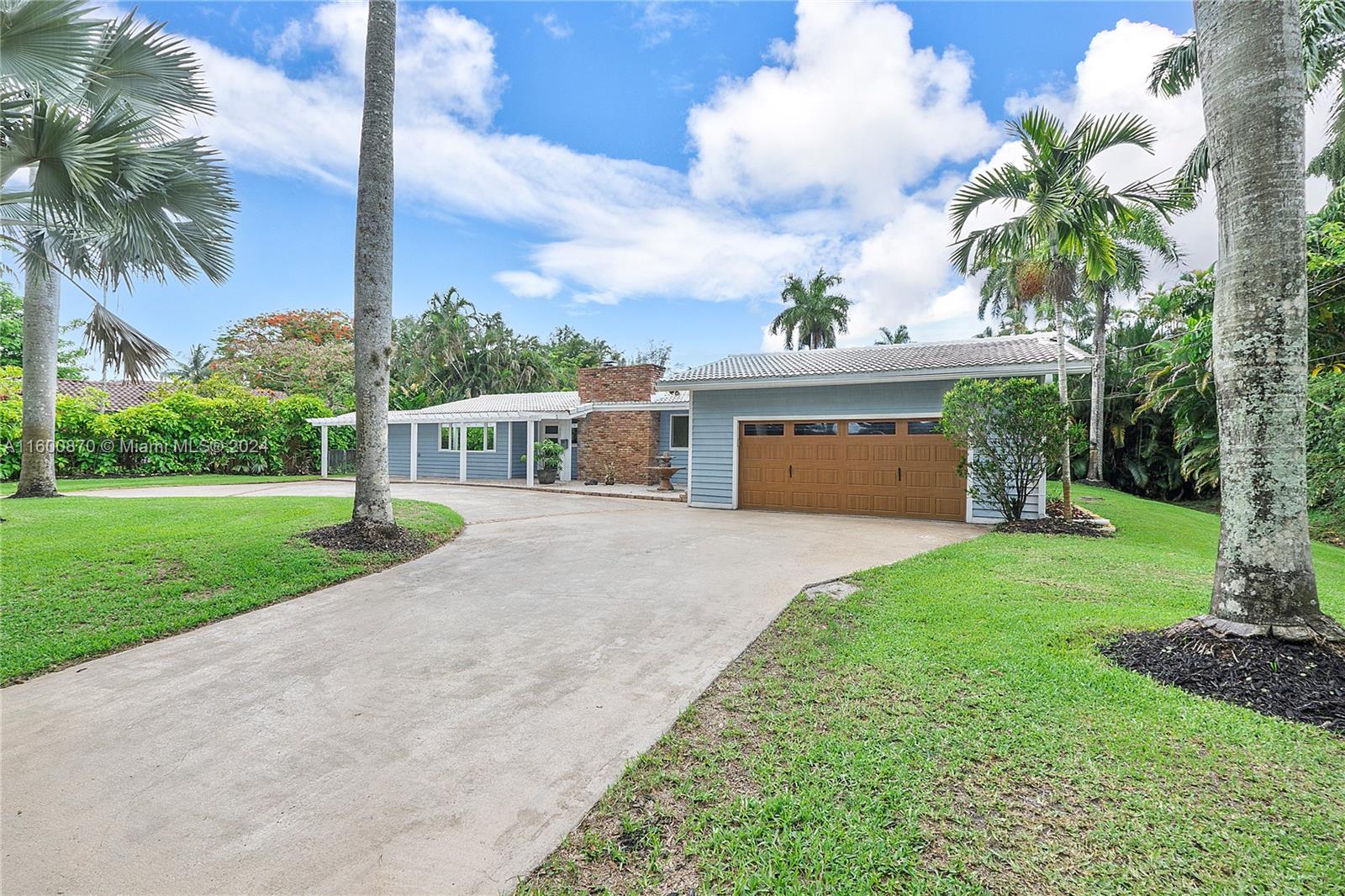 41 Holly Ln