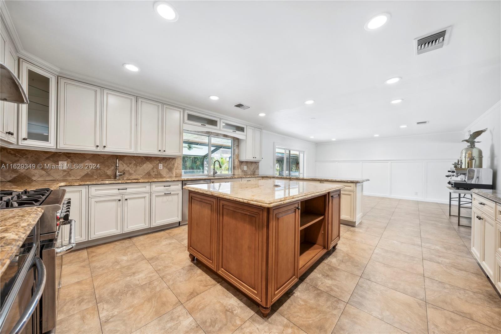 11601 Tara Dr