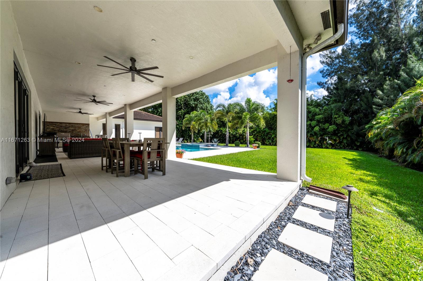 650 NW 118th Ave