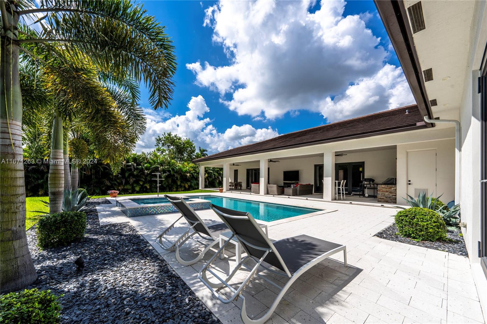 650 NW 118th Ave