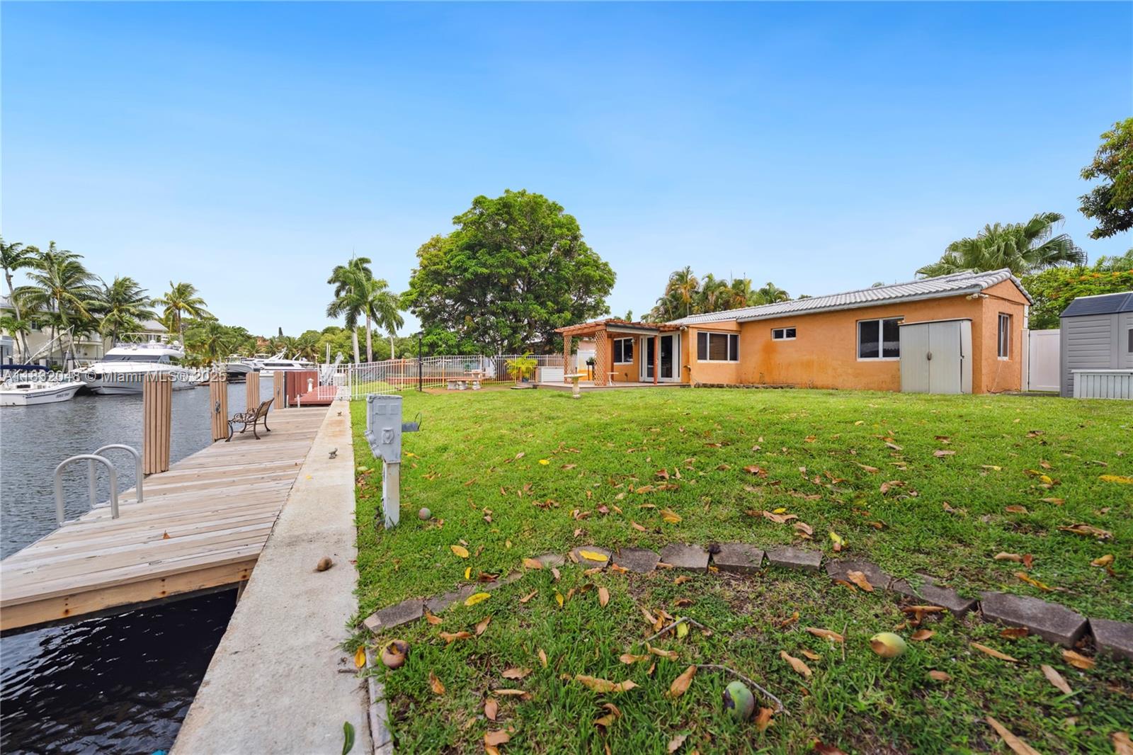 1328 Mango Isle