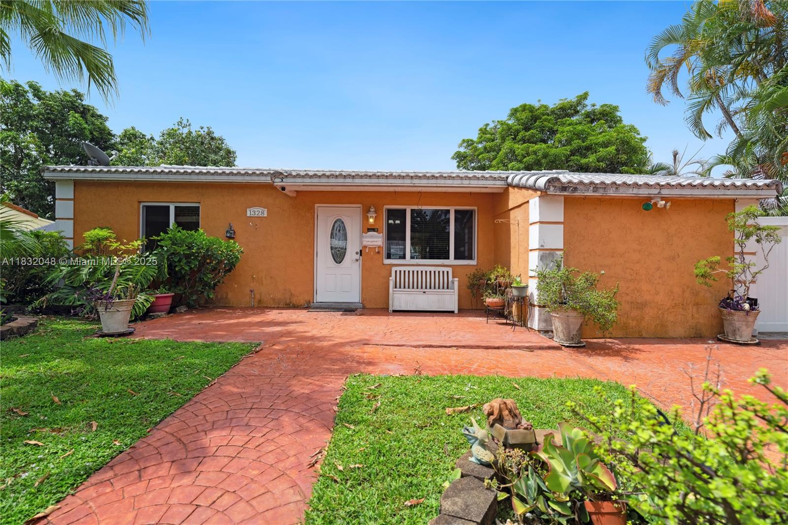 1328 Mango Isle
