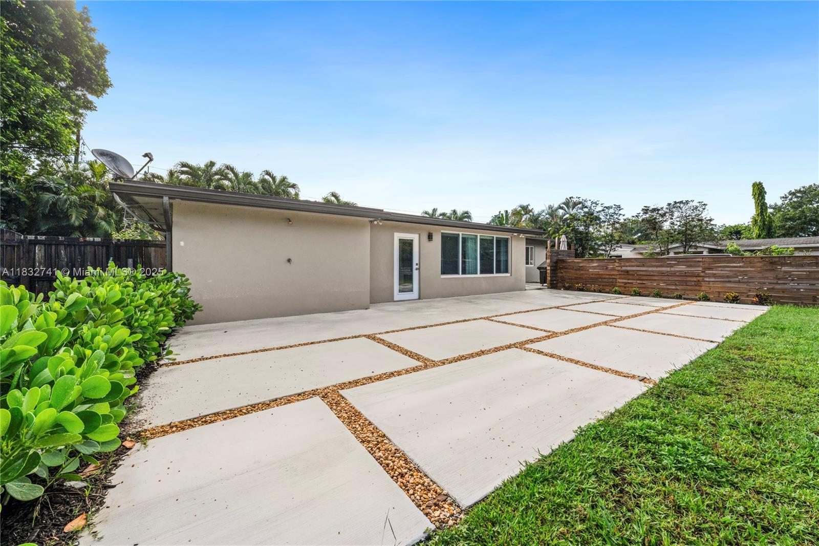 217 E Acre Dr