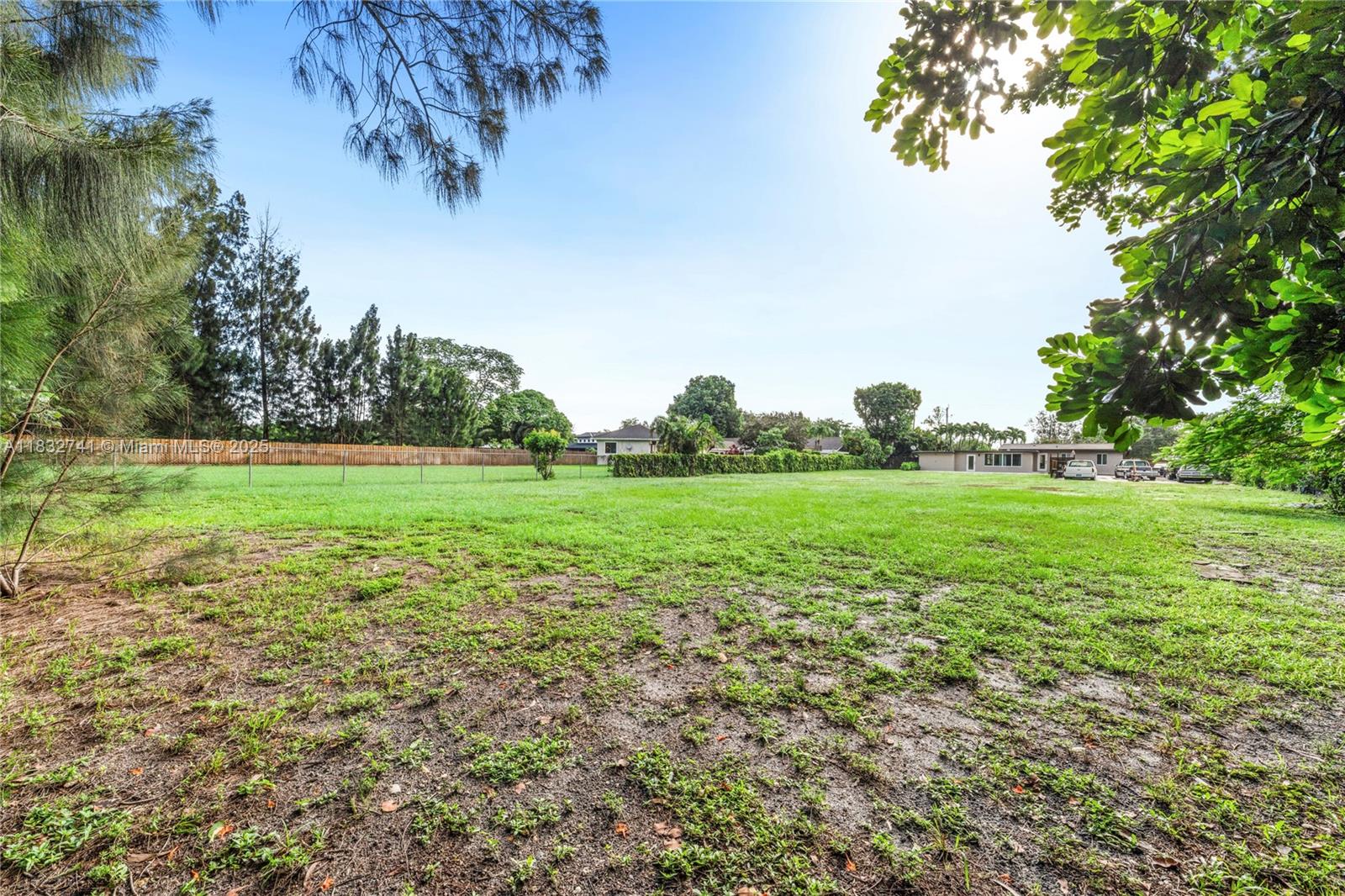 217 E Acre Dr