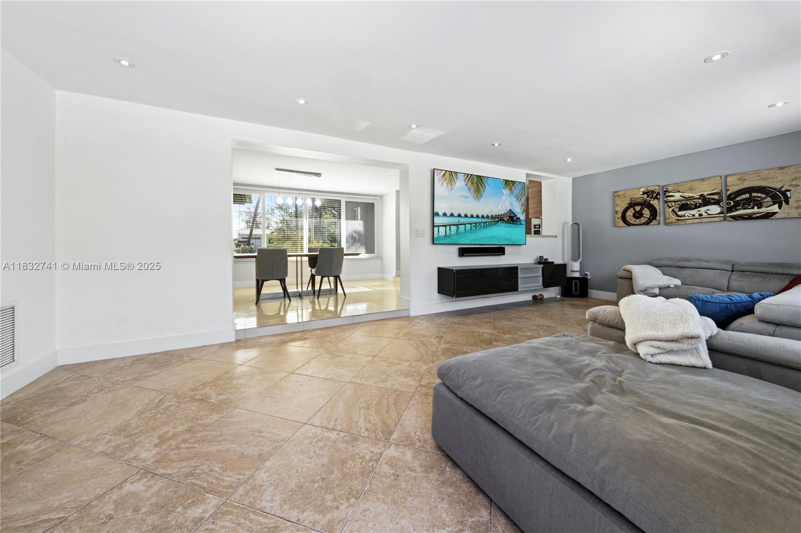 217 E Acre Dr