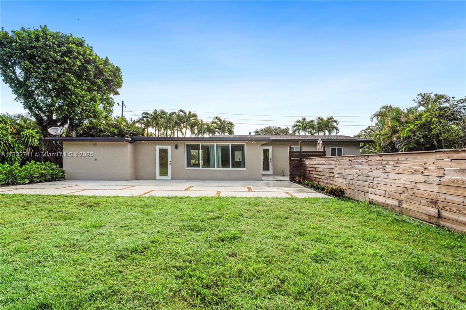 217 E Acre Dr