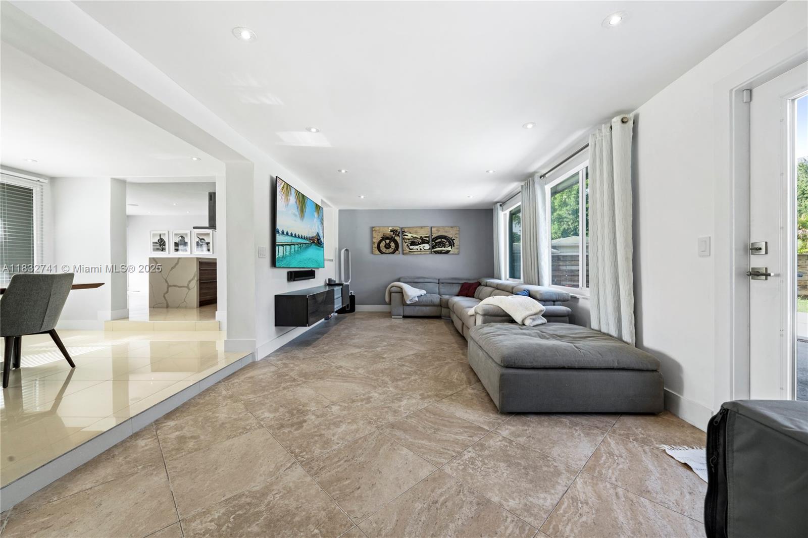 217 E Acre Dr