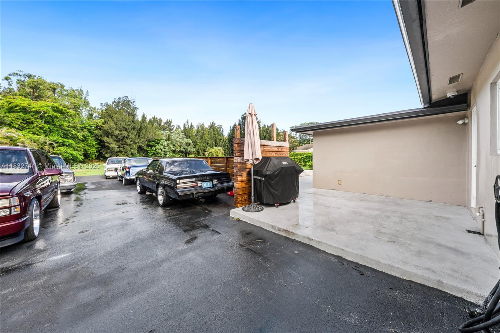 217 E Acre Dr