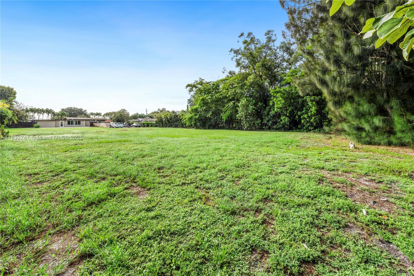 217 E Acre Dr