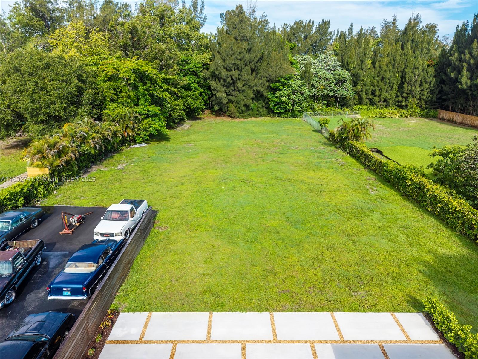 217 E Acre Dr