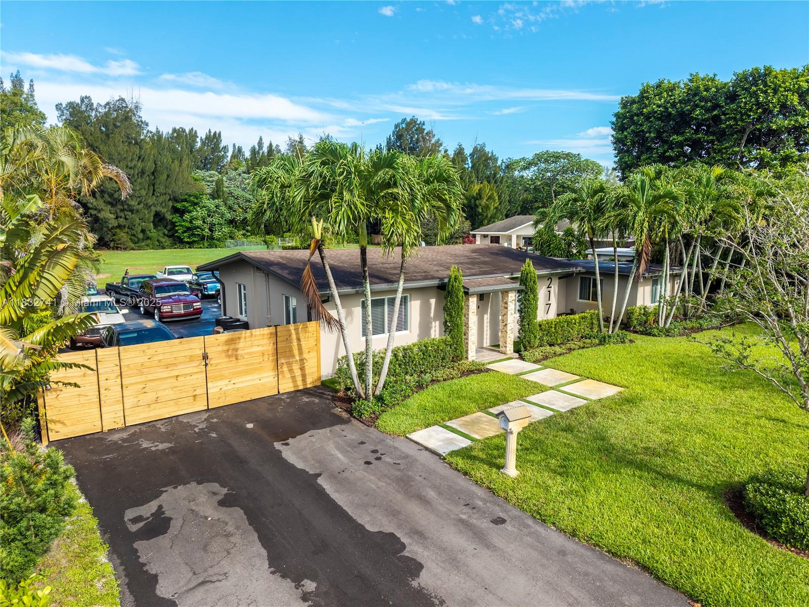 217 E Acre Dr
