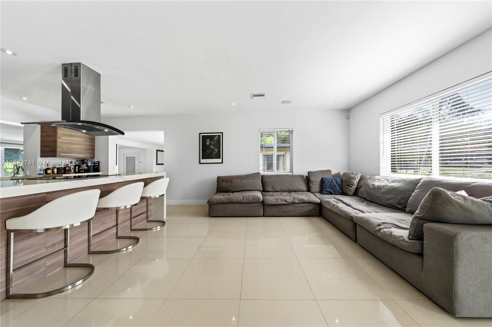 217 E Acre Dr