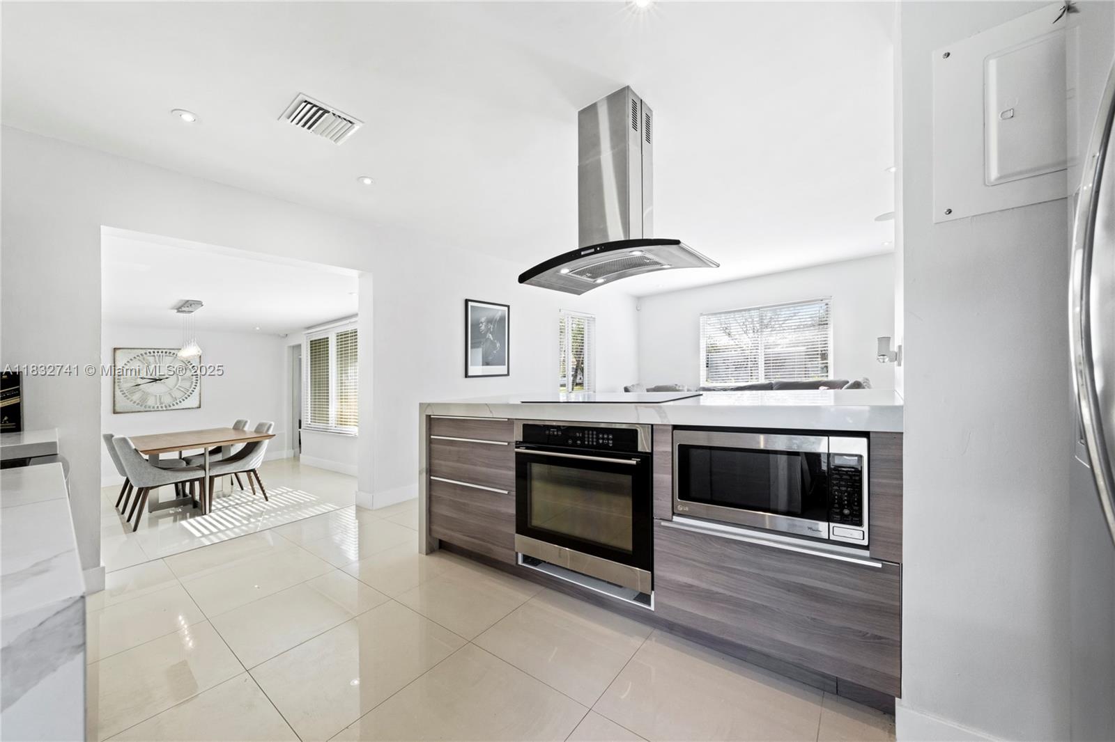 217 E Acre Dr
