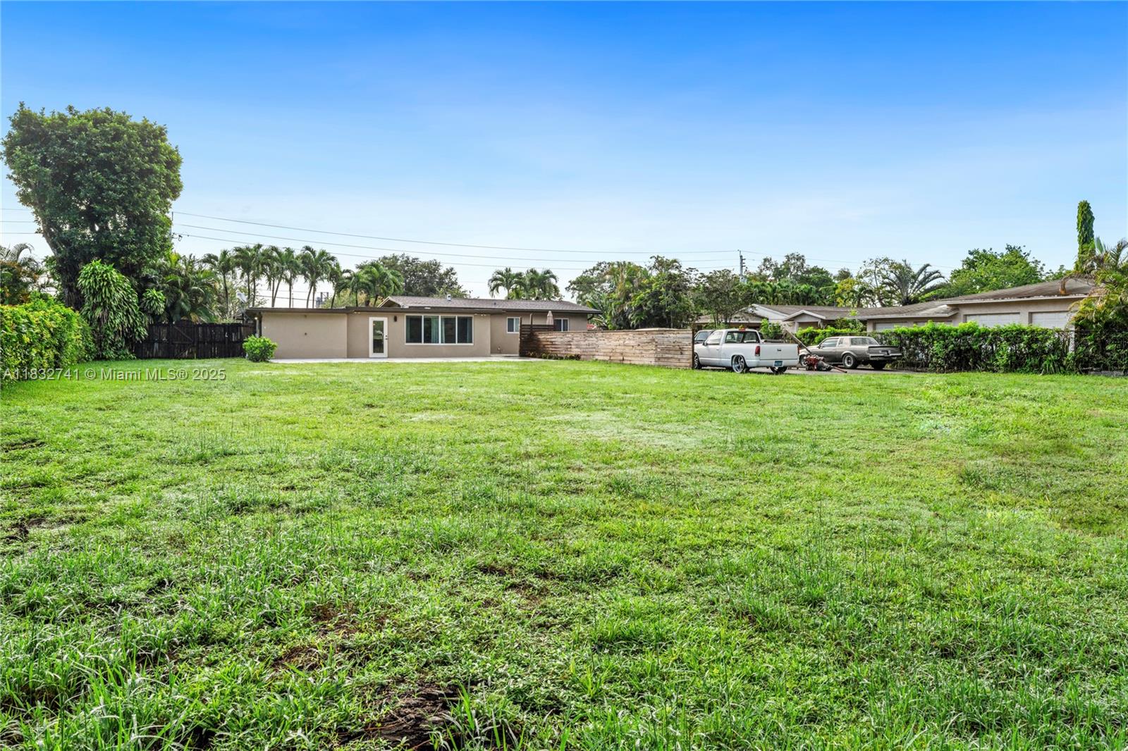 217 E Acre Dr