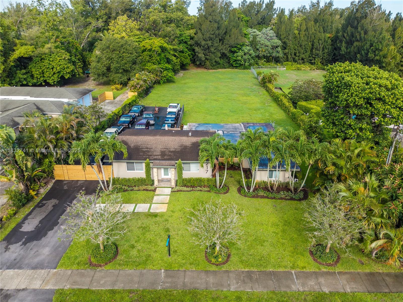 217 E Acre Dr