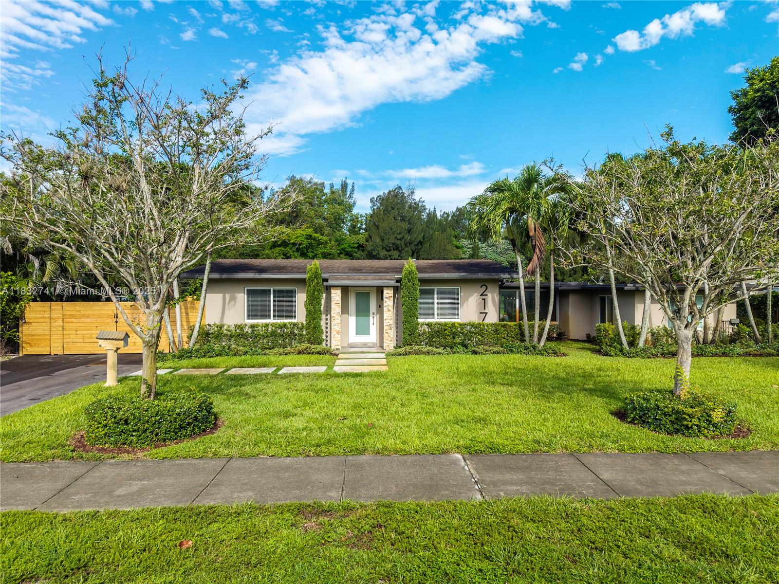 217 E Acre Dr