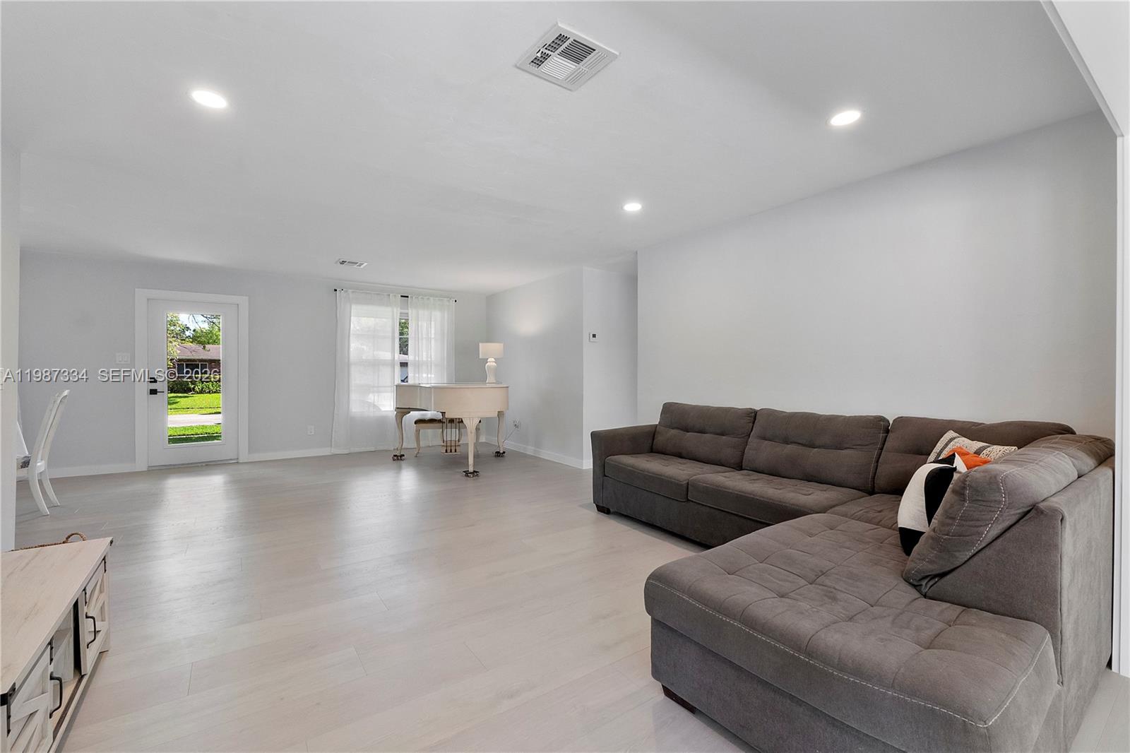 885 Camellia Ct