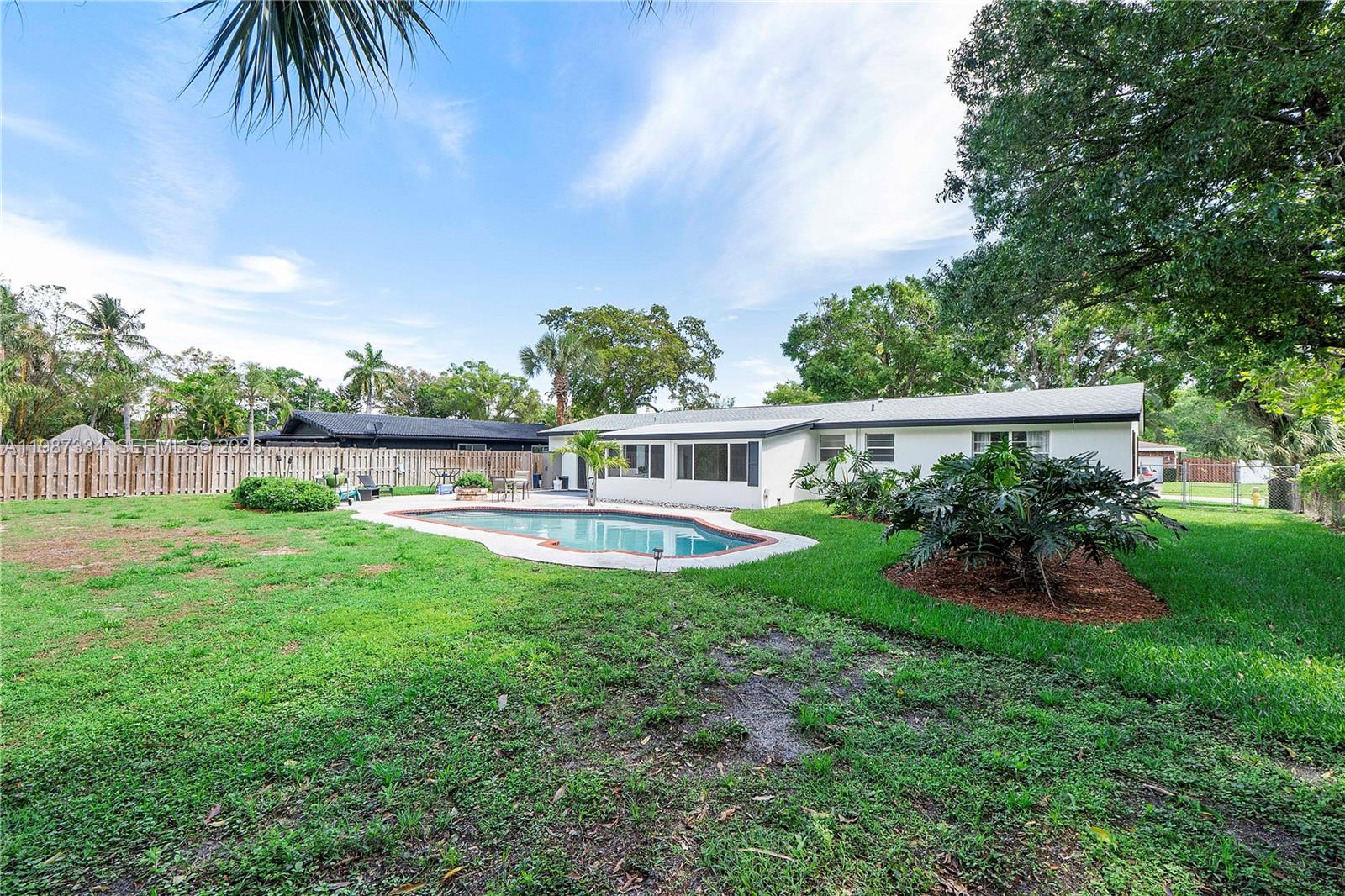 885 Camellia Ct