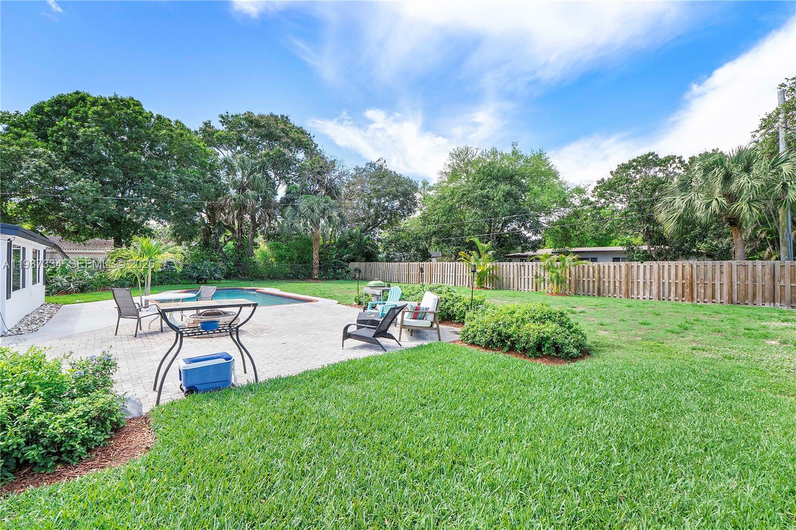 885 Camellia Ct