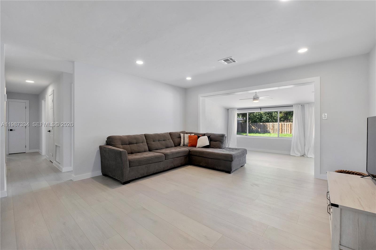 885 Camellia Ct
