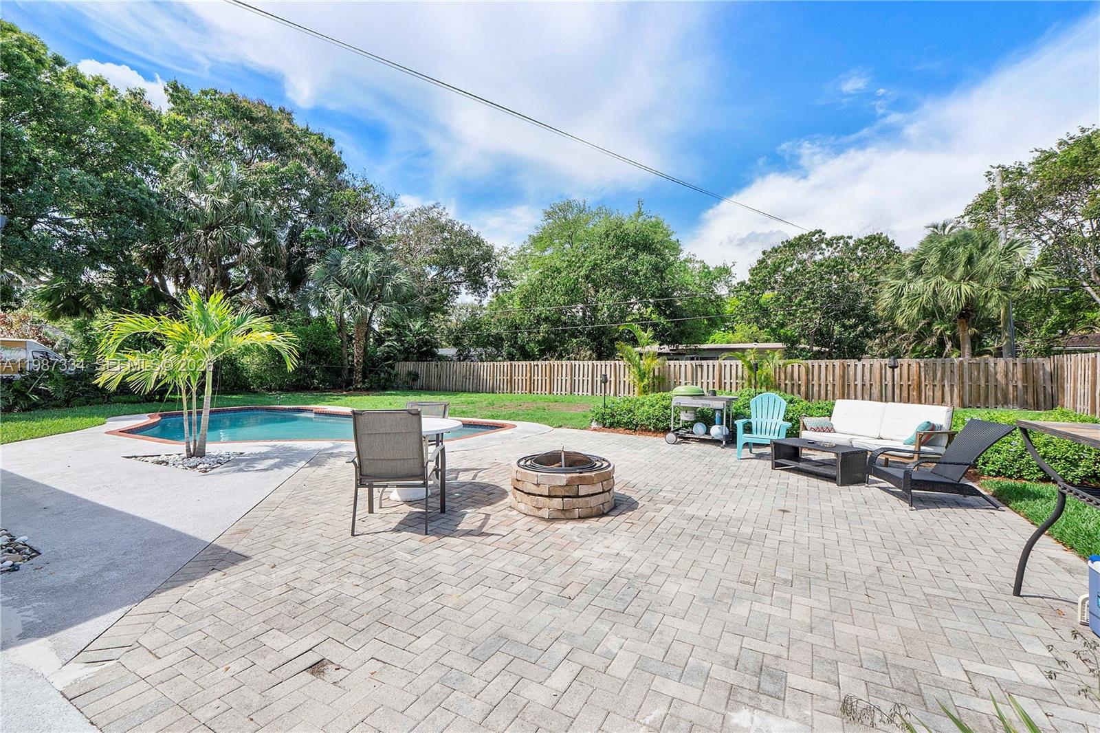 885 Camellia Ct