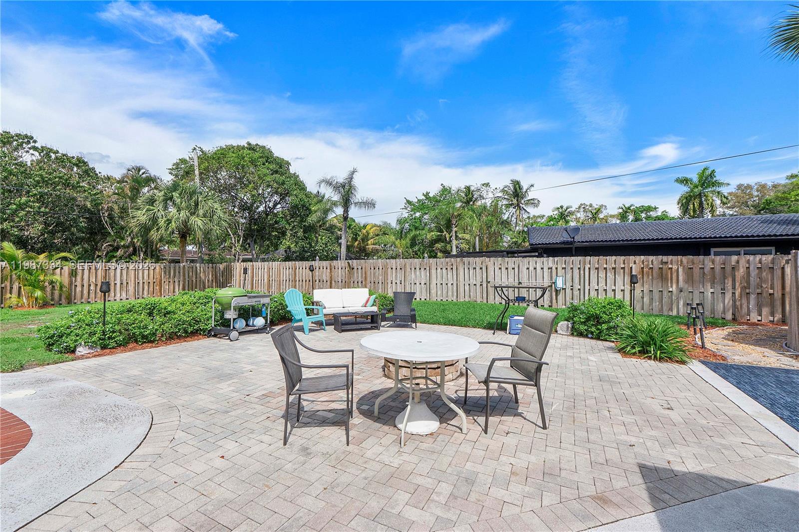885 Camellia Ct