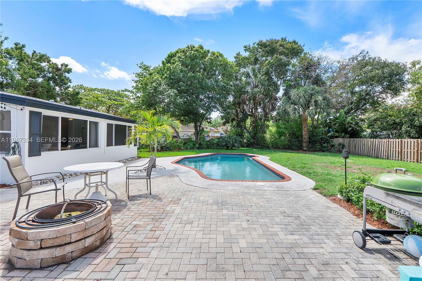 885 Camellia Ct