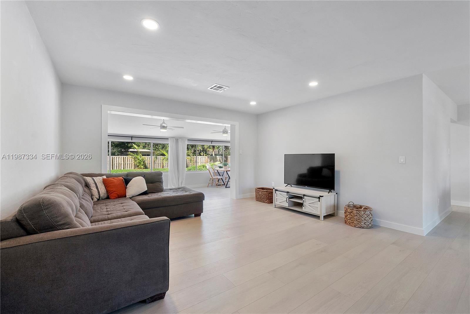 885 Camellia Ct
