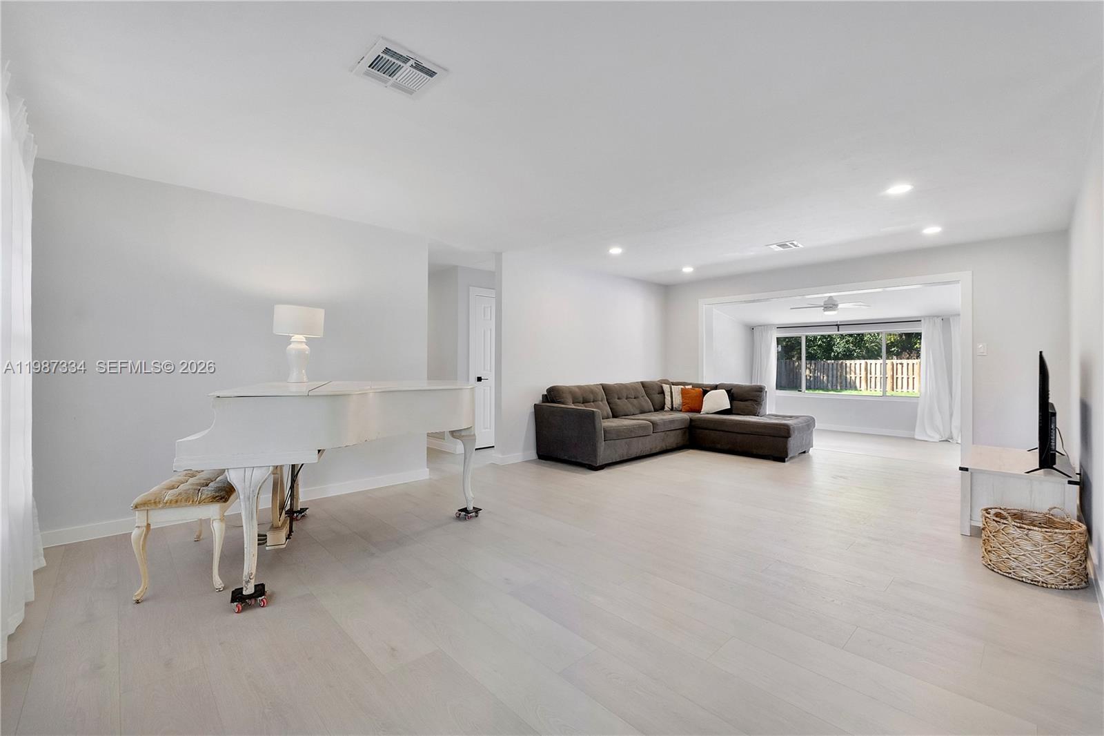 885 Camellia Ct